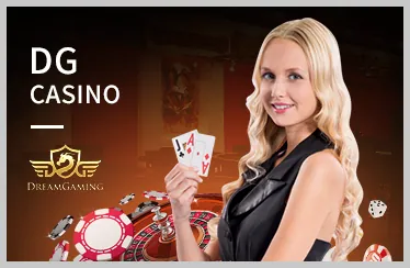 Đấu trường đá gà với hai con gà đang giao chiến, thể hiện cá cược đá gà tại kubet11 info